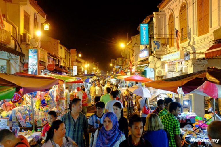 tempat menarik di melaka pada waktu malam